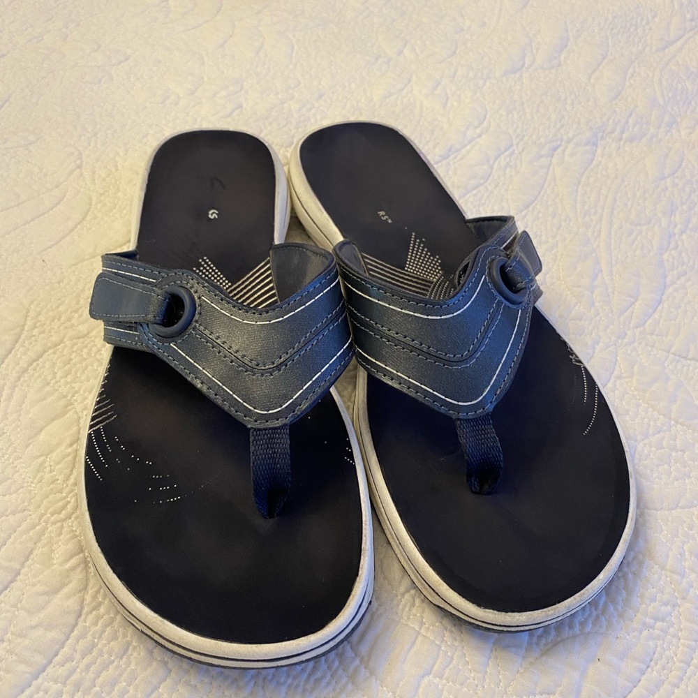 Clarks navy Cloud-stepper sandals